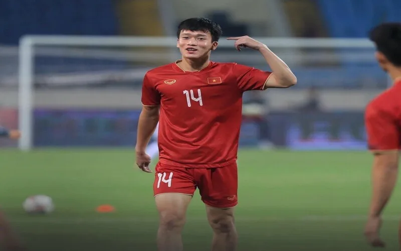 cau thu nguyen hoang duc chan dung tien ve tre cua bong da viet nam