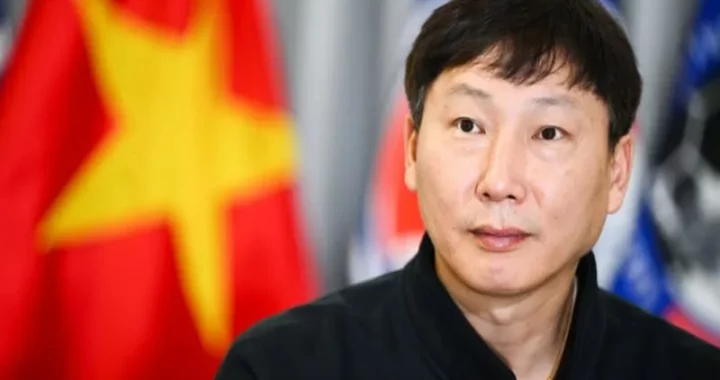 HLV bóng đá Việt Nam: Thông tin, vai trò và hành trình của HLV Kim Sang-sik